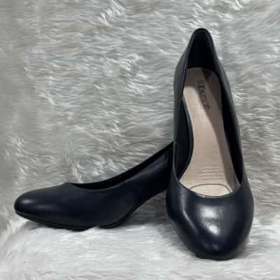 Diana Ferrari Womens Black Heels Size 11