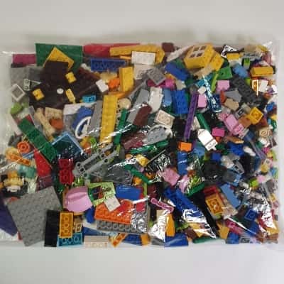 900g Bag of Assorted Lego