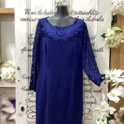 QUEENSPARK BRAND! Womens  Size 14 Formal Dress / Long Sleeve Dress Navy Blue! BNWT! LONG LACED SLEEVED NAVY BLUE DRESS WITH BEAUTIFUL SWIRL PATTERN.
