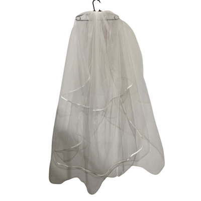 Perl’s Bridal Boutique Veil