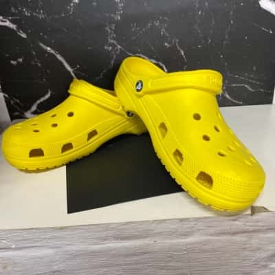 Crocs Mens  Size 12 Yellow 