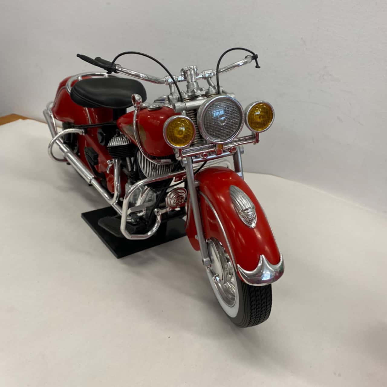 セール　Indian Motorcycle 1/6スケール 赤 Indian Motorcycle 1/6 Scale Red Die Cast Toy Metal Model