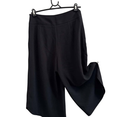Portmans Womens  Size 12 Capris Pants / Wide Leg Pants Black  