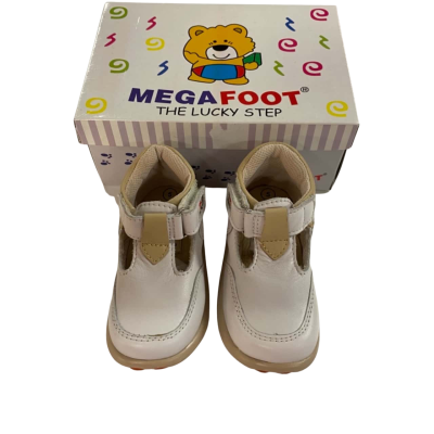 BNIB  Kids Beige / White Mega Foot Size 5 Shoes