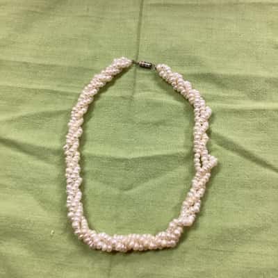  Womens twisted seed pearl necklace