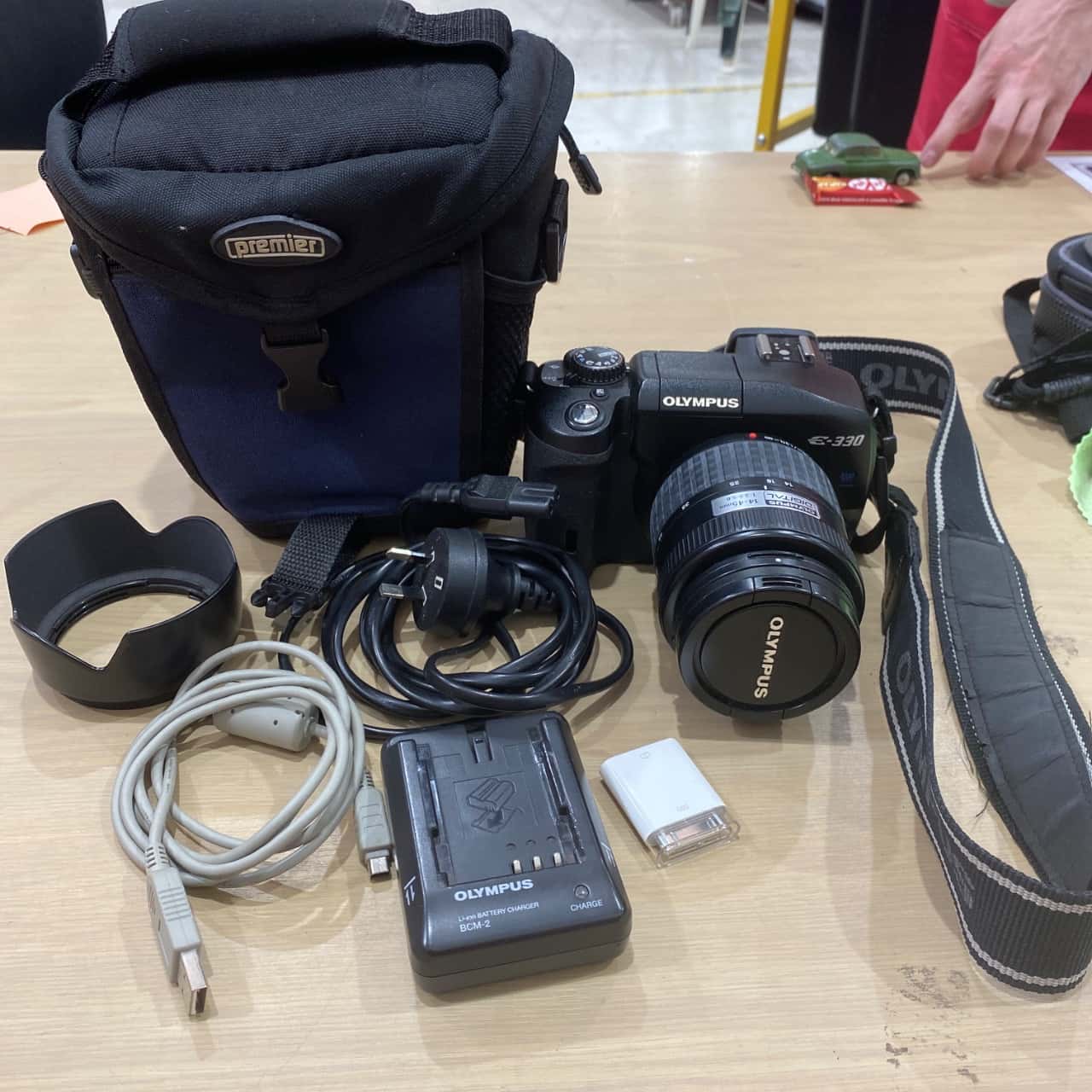 Olympus EVOLT E - 330 digital SLR Camera(s) - Used Good | Salvos Stores