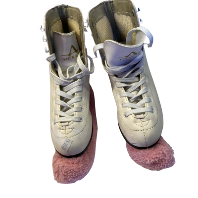 American Apparel Kids  Size US2 White  ice skate 