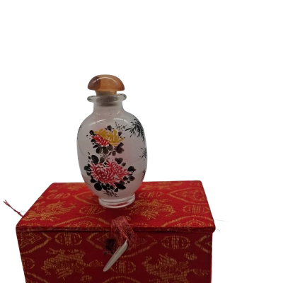 VINTAGE CHINESE GLASS SNUFF BOTTLE