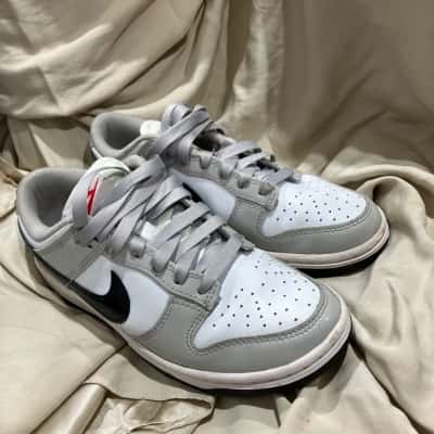 Nike Dunk Low SE Womens  Size 6.5 Sneakers Grey / White 