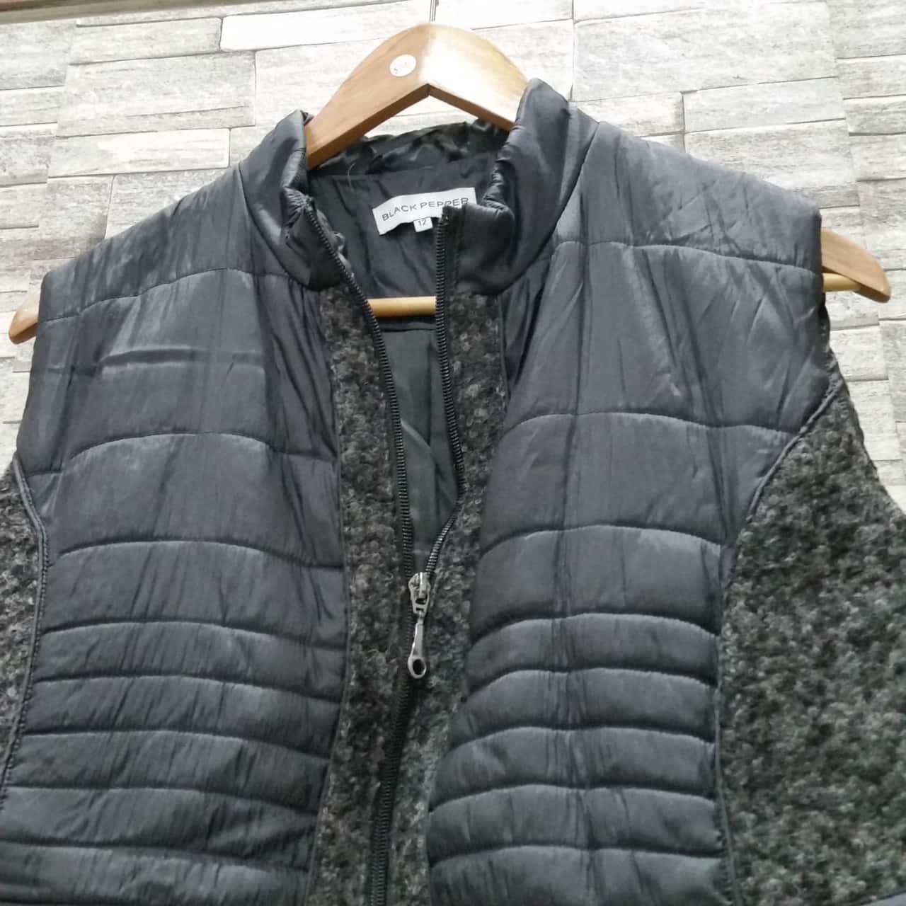 Black Pepper Womens Size 12 Front Zipper / Puffer Jacket Black / Grey