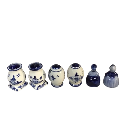 Holland Dutch blue And White Patterned Salt and Pepper Shakers as pictured