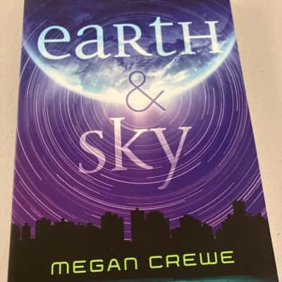 Megan Crewe - earth & sky