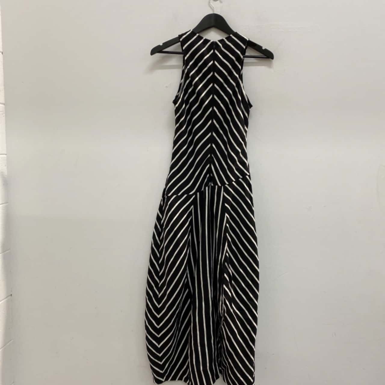 veronika maine black and white dress Veronika Maine main image 1