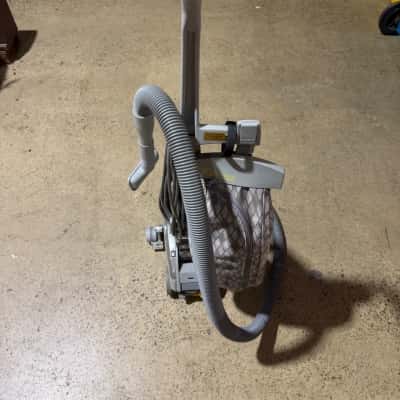 KIRBY VACCUM CLEANER