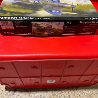 EDUARD TEMPEST MK.II FIGURE