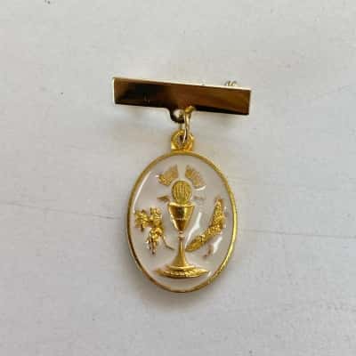 Gold Tone Oval Medal With White Enamel Details Communion Brooch 