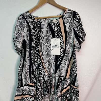 Leoni Womens  Size M 3/4 Sleeve Top Animal print / Black  / White 