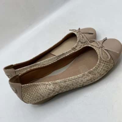 BNWT Diana Ferrari Supersoft Womens  Size 9 Gold Ballet Flats RRP $149.95 