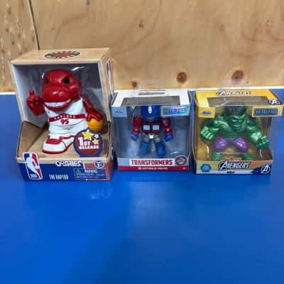 Figurine bundle - Hulk, Optimus Prime & NBA Raptors 