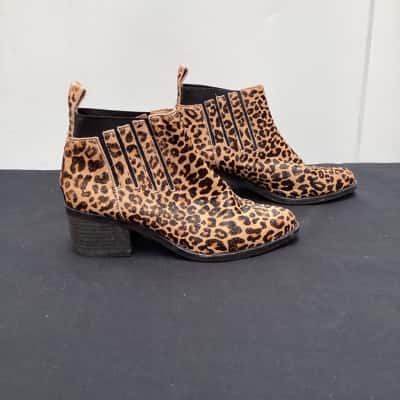 Wittner Womens  Size 37 Animal print ankle boots 