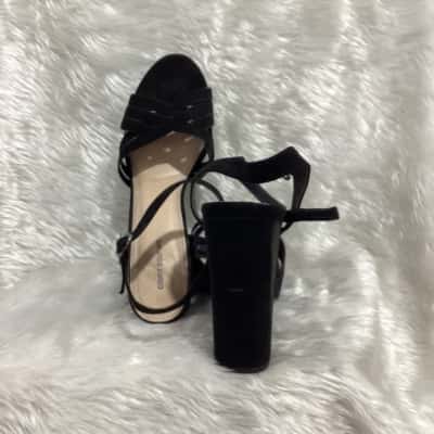  Womens  Size 9 Black  