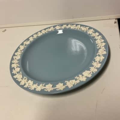 Wedgewood dinner plate with grape vine design