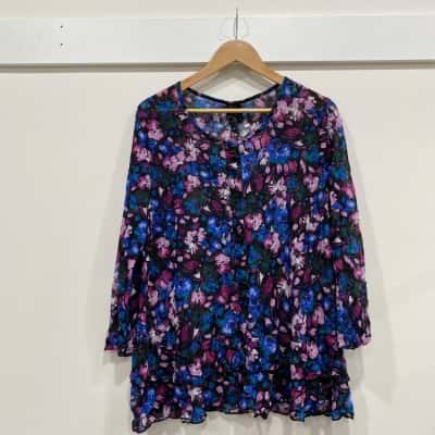 Taking Shape Womens  Size XXS Long Sleeve Top Floral 