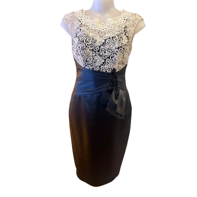 Anthea Crawford   Black with Cream Lace Evening Dress.    Size 10 