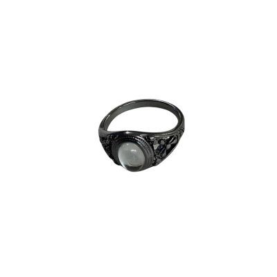 Vintage-style silver tone ring with Cabochon stone