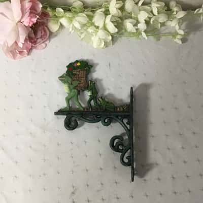 Cast Iron Frog-themed Wall-mounted Pot Plant Hanger Bracket