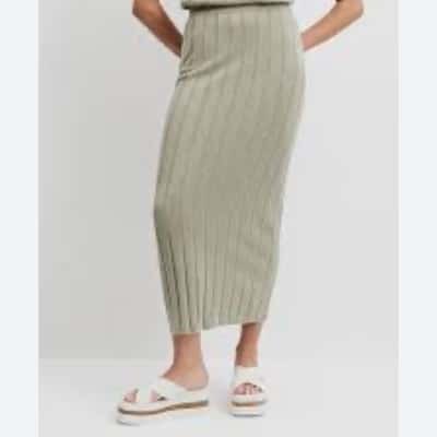 Country Road   Organically Grown Cotton Linen Knit Skirt.   Colour Army.  Size Small