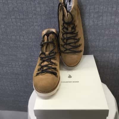 Country Road kids/girls  Size 36 Boots lace-up Tan/ Cream 