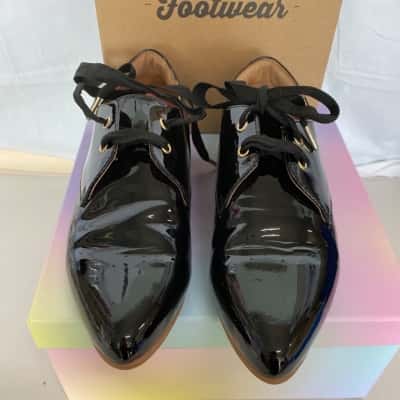Bared  Womens  Size 36 Black Patent Leather Shoes