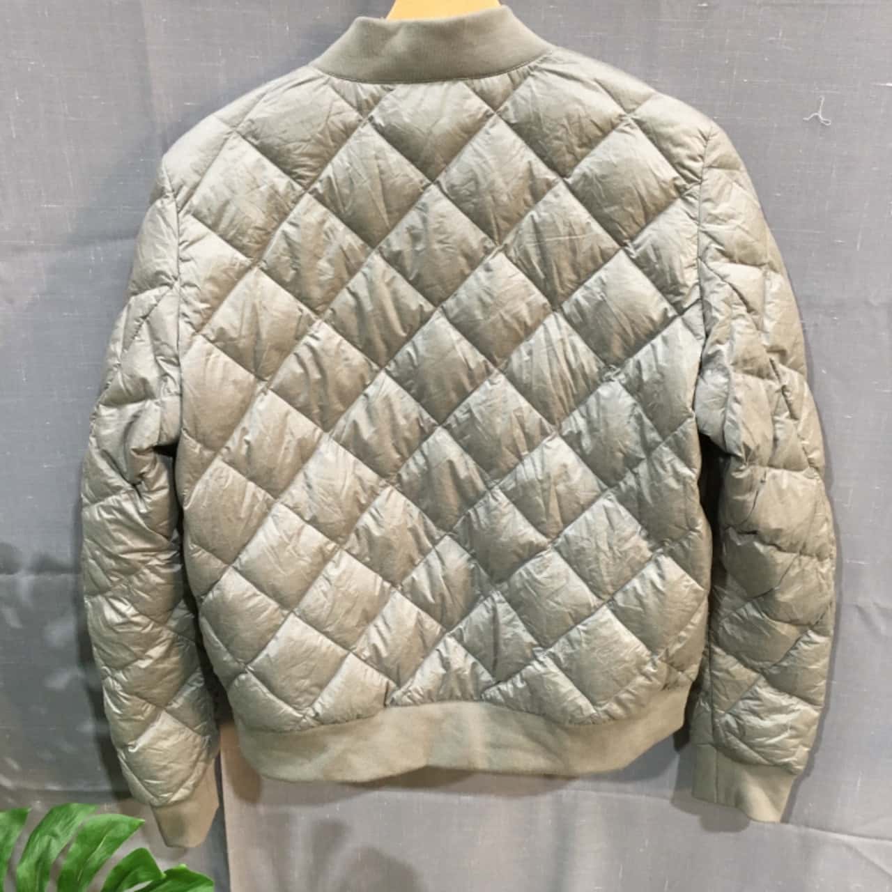 Uniqlo Women's Size M Grey Quilt Lightweight Down Jacket (s)