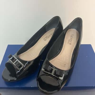 Diana Ferrari Womens  Size 7 Black  Shoes