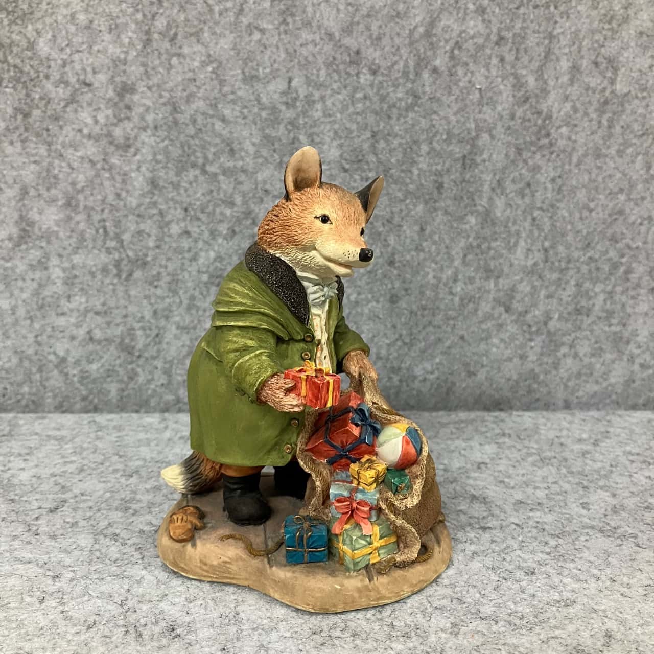 2 Villeroy and Boch “Foxwood Tales” Christmas figurines (s)