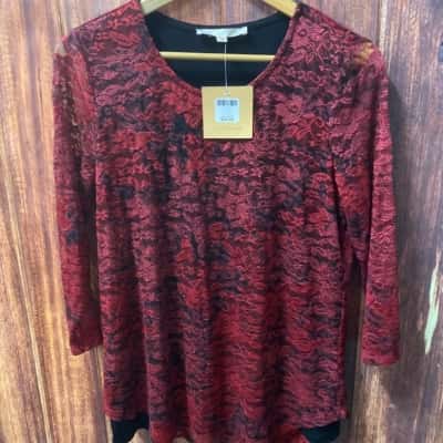 Noni B  Size M Black  / Maroon lace top new 