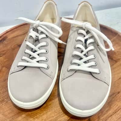 Ecco Leather Beige Lace ups Size 9/9.5 