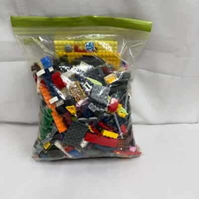 1kg bag of assorted Lego #B