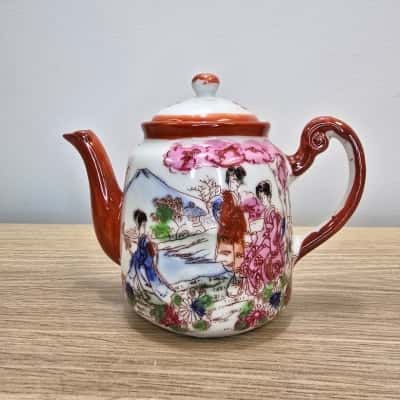 Vintage Japanese Kutani-Style Porcelain Teapot - Handpainted 
