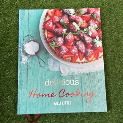 Delicious : Home Cooking by Valli Little 