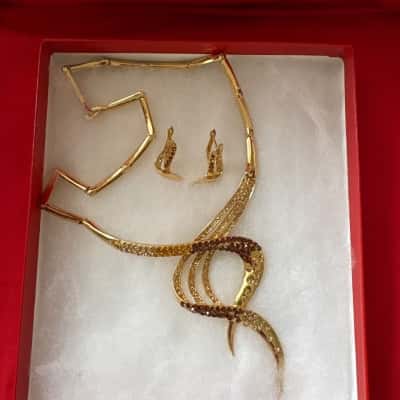  Women's Gold Tone Jewellery Set Earrings / Necklace 