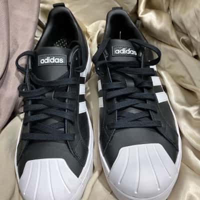 Adidas Mens  Size 11 Black  / White 