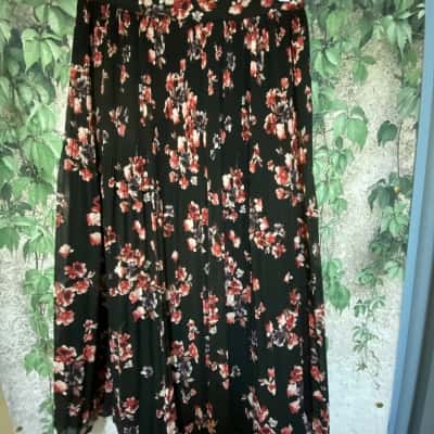 Jacqui-E Women's  Size 8 Floral Skirt