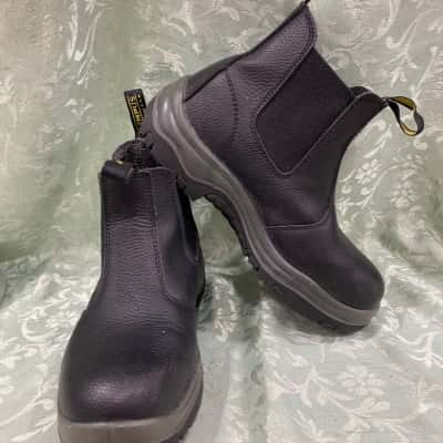  Mens  Size 5 Boots Black  