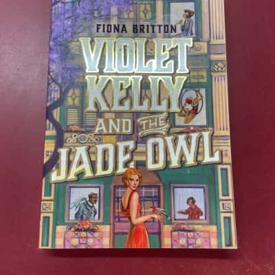 Violet Kelly and the Jade Owl 