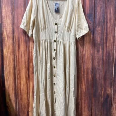 City Chic   Size M Beige dress new 