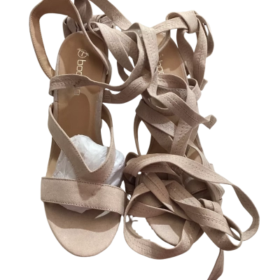 Boohoo Womens  Size 7 Heels Cream 