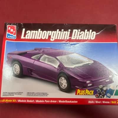 AMT Lamborghini Diablo 1:25 Model Kit Plus Pack 