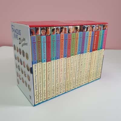 The Famous Five Books 1-21 Boxed Set By Enid Blyton Paperback